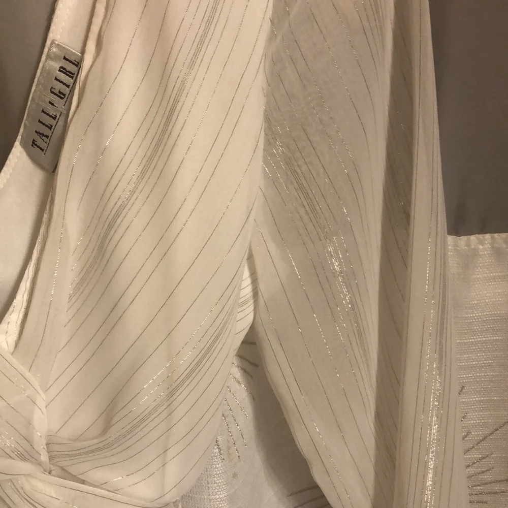 White and shimmery silver blouse with low v-neck. - Picture 2 of 3